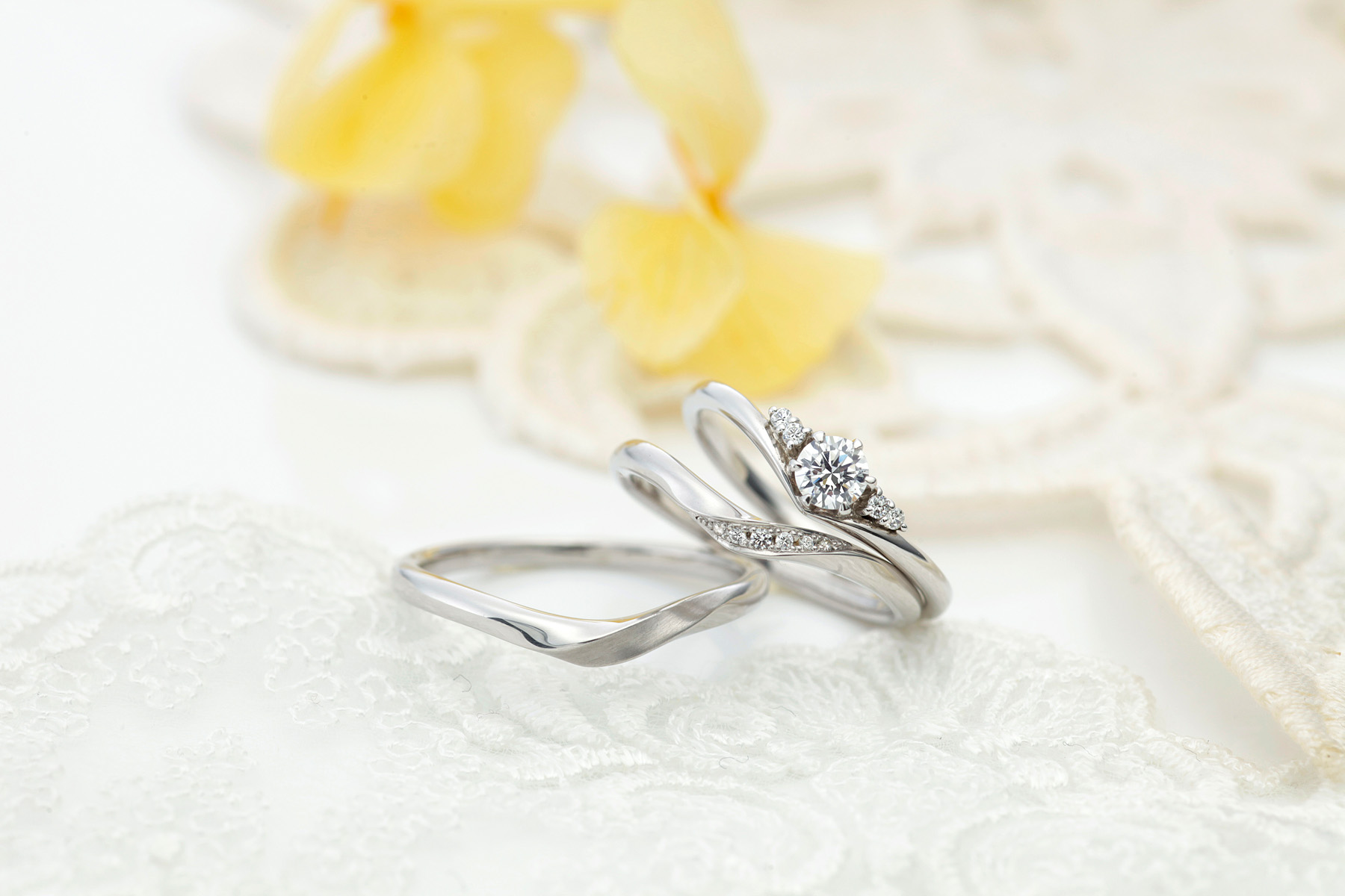 VIVAGE レヴリーのセットリング(婚約指輪と結婚指輪の重ね着け)