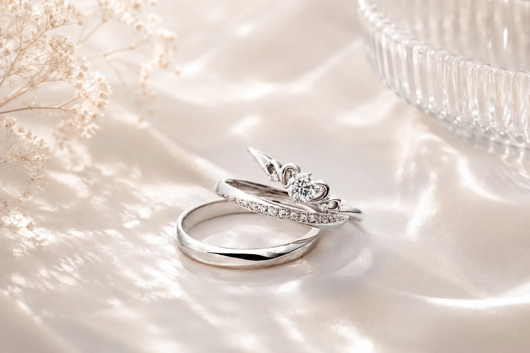 VIVAGE カルム（Calme）の婚約指輪と結婚指輪を重ね着けしたセットリング